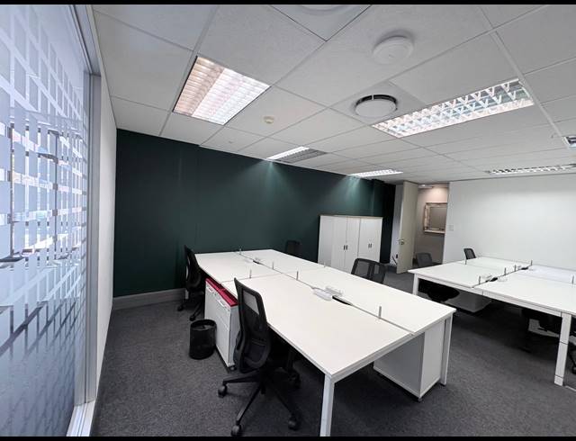 62M² SERVICED OFFICE TO LET IN FOURWAYS